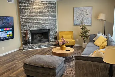 Image de 3-bedroom townhome in enjoyable Taylors