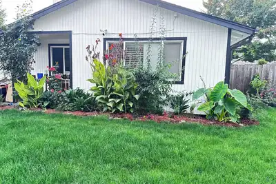 Image de Relax in Newberg Wine Trail Oasis with A/C  High-Speed Wi-Fi