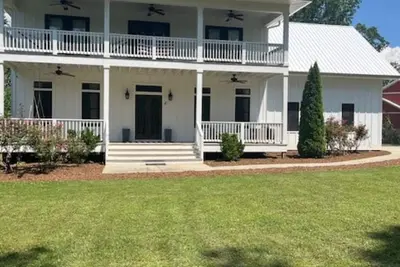 Image de Charming 3-bedroom farmhouse with Pool &Hot Tub in Asheville Fletcher area