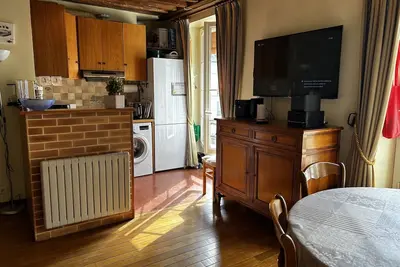 Image de 2 pièces proche de la Place des Vosges, Paris