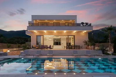 Image de New! Villa A56, 98m2 heated pool&spa, near Split, bbq, gym, family, sea view