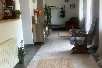 Image de « Le nids de la grange » \nGrange de charme avec patio rénovée \n6 voyageurs