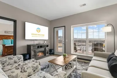 Image de Waters Edge Retreat – For 6!