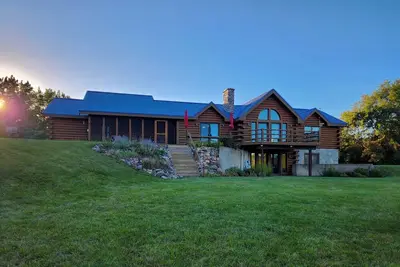 Image de Secluded Log Cabin w/ Private Lake & Hiking Trails