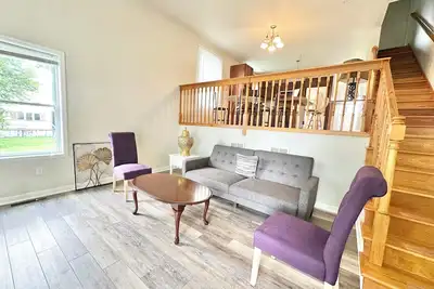 Image de 3 Bedroom 2 Bath Modern Town Home Near Gmc