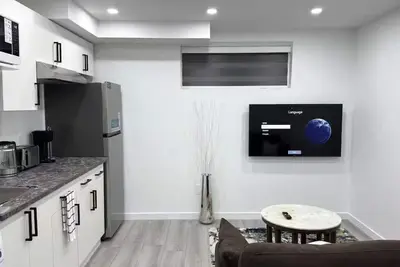 Image de Amazing 2-Bedroom Basement Suite