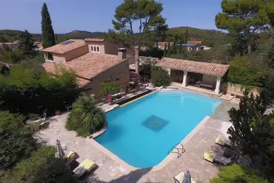 Image de Beau mas en pierres en plein❤️des Alpilles\nSur un terrain d’un hectares boisé