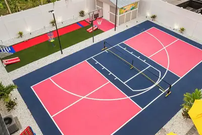 Image de Family - HotTub - Sauna - Pickleball - Game Room