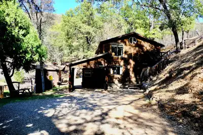 Image de Cool Hippie House off Highway 140 and 27 miles from Yosemite Valley