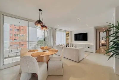 Image de Ep| Luxury Apt, Desk, Dryer, Balcony, Well Located