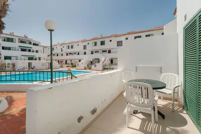 Image de Vacances 'Alondras E107' avec vue sur la mer, piscine partagée et Wi-Fi