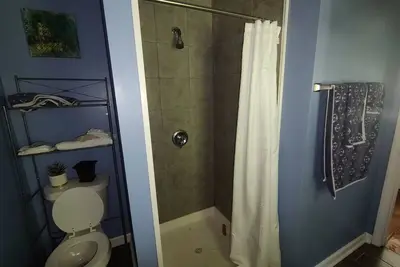 Image de Soothing cabin with Ac and a hot tub in charming Conover