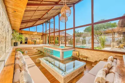 Image de Villa Vienna - New 8bdr, Jacuzzi, Sauna and Cinema