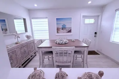 Image de Charming 3-bedroom house with WiFi, Ac and Jacuzzi near Anna Marie Island