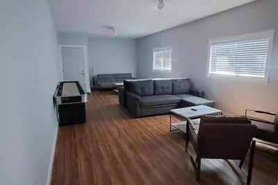 Image de Charming 4-bedroom house with WiFi and Ac in tranquil Interlochen