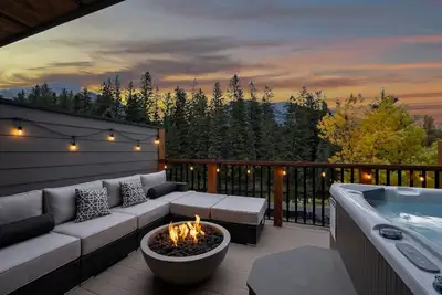 Image de Private Hot Tub | 4 Bed Townhome