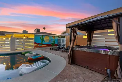 Image de Bray House | Epic Shared Backyard | Pool | Games