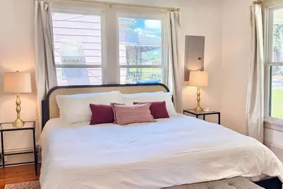 Image de Charming Downtown Family Home with Fenced Yard