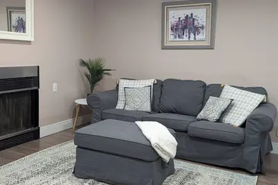 Image de Spacious 2-bedroom suite minutes from Montreal attractions