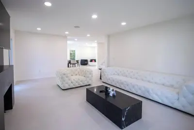 Image de Luxury Smart Villa w/ Heated Pool, Steam Sauna & Guest House Near Beverly Hills