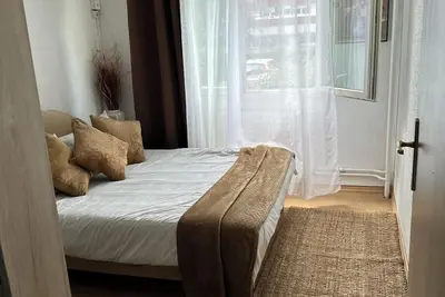 Image de Spacieux 4 pièces avec parking privé navette Gare/ Aéroport