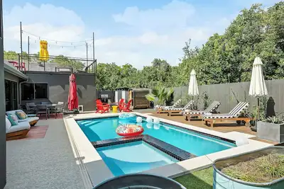 Image de La Buena Vida: Modern Oasis w/ Pool, Spa, & Sauna