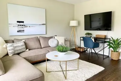 Image de Private, Updated Townhouse in Dt Apex