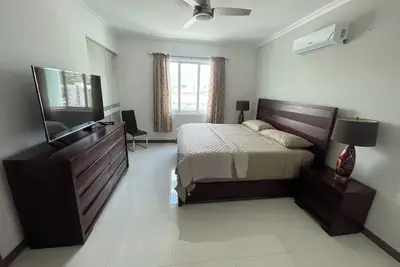 Image de Elegant 1-bedroom apartment in the heart of New Kingston with roof top pool