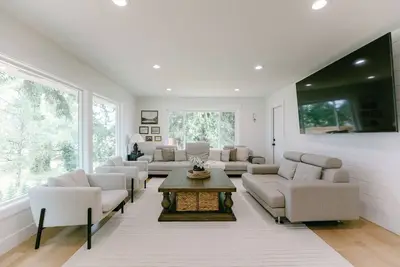 Image de Modern Forest Escape in the Heart of Vancouver