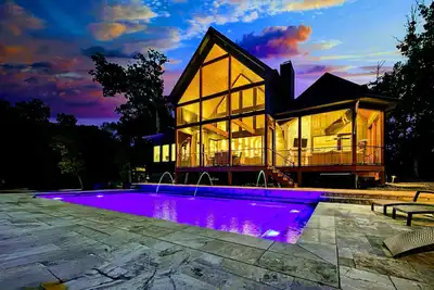 Image de New Lakefront Lake Anna, Pool, Boat Dock, Deck Vie