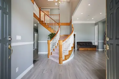 Image de Spacious 5-bedroom house with WiFi, Ac in serene Surrey