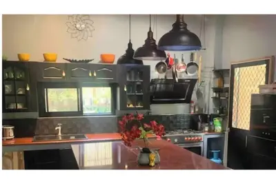 Image de Spacieuse maison en bord de mer avec terrasse sur le toit à Macrohon, Philippine