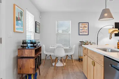 Image de Casa Que Canta by AvantStay | Private Pool, Firepit & Walkable East Austin Gem