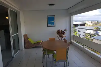 Image de T3 dans résidence avec piscine à 3 minutes de la plage, terrasse vue sur la baie
