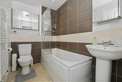 Image de Modern 5br Home Near Harry Potter Studios – Ideal for Groups & Contractors