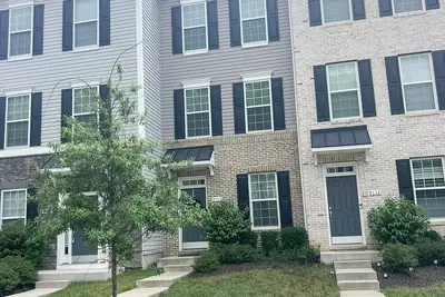 Image de Modern 3 bedroom townhome near the downtown Dc area with WiFi, Ac, fitness room