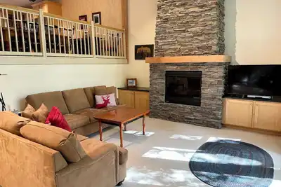 Image de Stratton Springs Retreat: Shuttle to Mountain, Spacious, Cozy Townhouse
