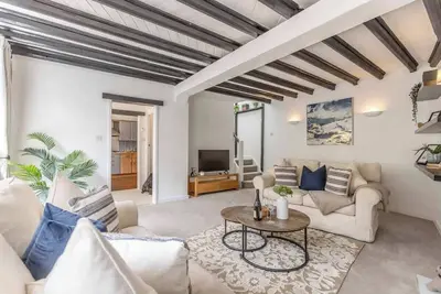 Image de 2br Cottage + Parking | 10 Mins to Windsor