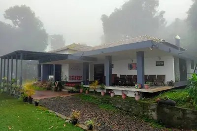 Image de 4 bedroom private pool bungalow at lakkidi