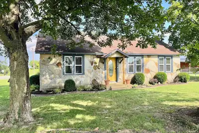 Image de Buttercup Bungalow; charming 1925 \"giraffe\" country house 3 min from Xna