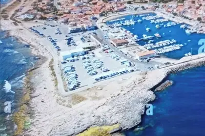 Image de Carro, Côte bleu, 200 m de la mer, \n\nProche de Marseille, Aix en Provence