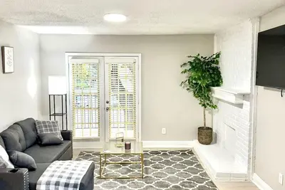 Image de Cozy  1-bedroom apartment with WiFi, Ac in vibrant Addison