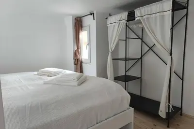 Image de Sidi Studio – côté gauche, plein cœur de Budapest, The Sidonies Twins in Seventh