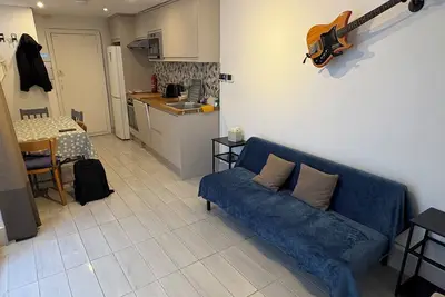 Image de Cosy ground floor 2 bedroom flat, central and well connected