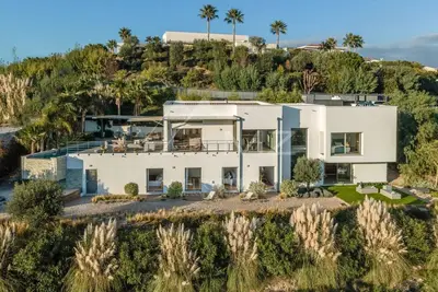 Image de Luxury Villa - Stunning Sea Views Over Cannes