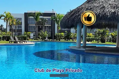 Image de Apartment 4 Bedrooms a/c with private beach club only 150 meters from the beach