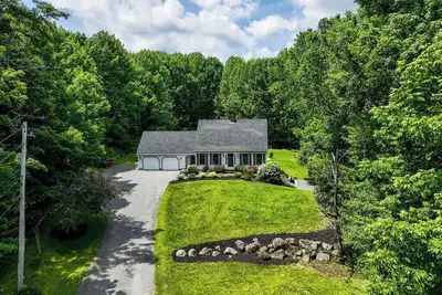 Image de 3350 Middle Road