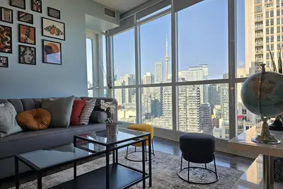 Image de Watch planes takeoff from your balcony! 2+1 Bd 2 Ba w/ pool, hot tub & parking