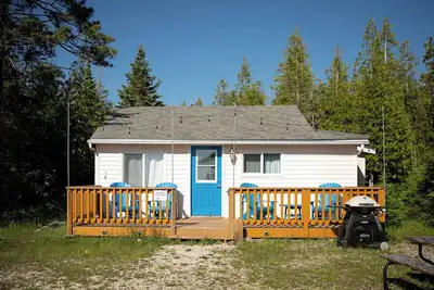 Image de Cozy 2‑Bed Waterfront Cabin | Near Bruce Peninsula