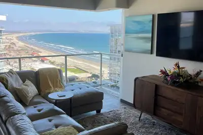Image de Coronado Beach Living 2-bedroom condo. Walk everywhere on the island.